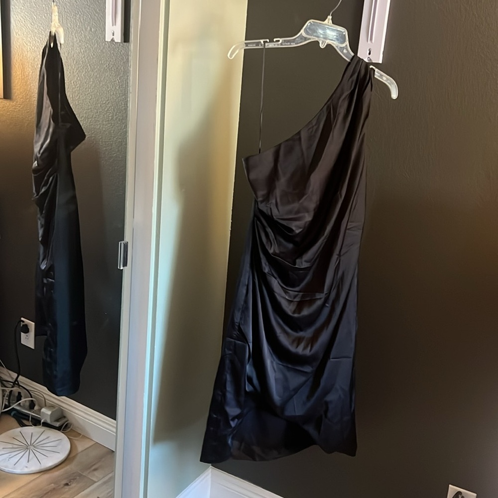 🛑 1 hour sale. NWT. Banana Republic, Size 14, Elegant Black One-Shoulder Dress - Picture 2 of 10